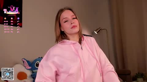 Lina online show from 10-03-25, 01:13