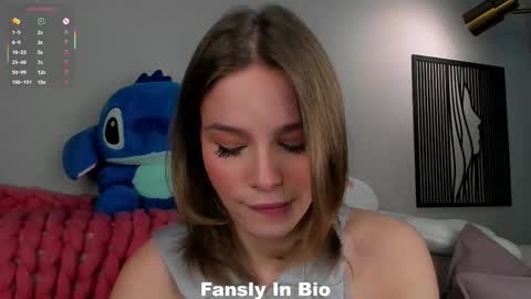 Lina online show from 10-17-25, 01:31