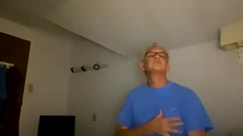 Snapshot of liqu4ever chatting on 09-19-25, 12:45 I forgot online show from 09-19-25, 12:45