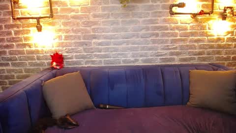 Snapshot of lisa_caprice chatting on 02-14-25, 08:10 Lisa Caprice online show from 02-14-25, 08:10