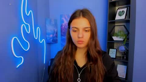 Lisa online show from 06-15-26, 09:44