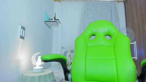 Snapshot of lisa_gerrard_ chatting on 02-05-25, 04:47 Lisa online show from 02-05-25, 04:47