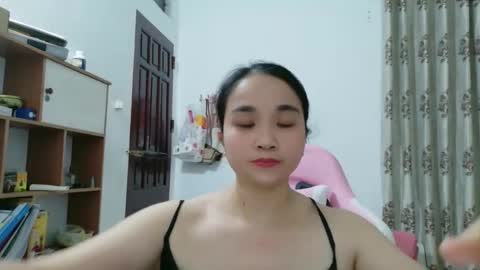 lisa_hanw online show from 05-18-26, 11:38