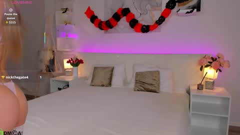 Lisa online show from 10-26-25, 01:22