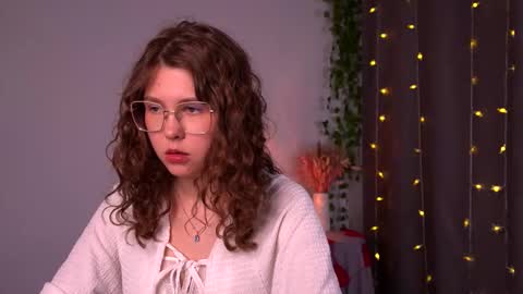 Snapshot of lisa_roses chatting on 09-27-25, 06:57 Lisa online show from 09-27-25, 06:57