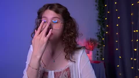 Snapshot of lisa_roses chatting on 10-18-25, 07:36 Lisa online show from 10-18-25, 07:36