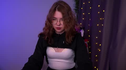 Snapshot of lisa_roses chatting on 12-05-25, 09:00 Lisa online show from 12-05-25, 09:00