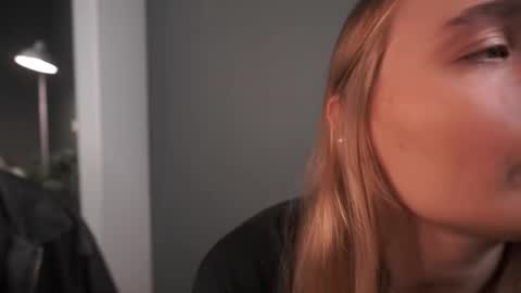 Elisabeth or Lisa online show from 11-28-25, 08:00