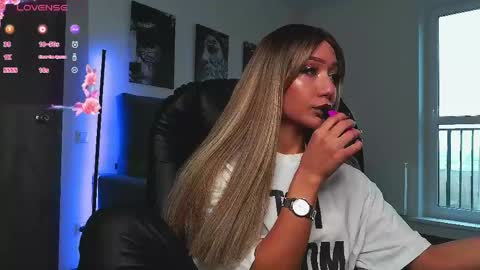 Lisa online show from 04-12-26, 12:21