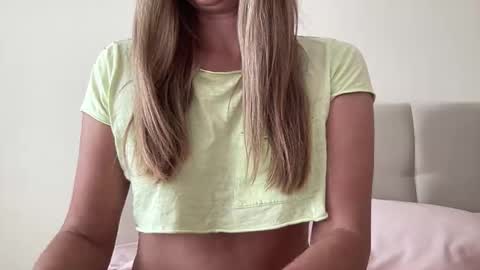 Snapshot of lisaflower1 chatting on 10-19-25, 08:48 Lisa online show from 10-19-25, 08:48