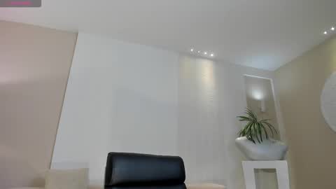 Lisa  Flowers online show from 02-10-26, 11:58