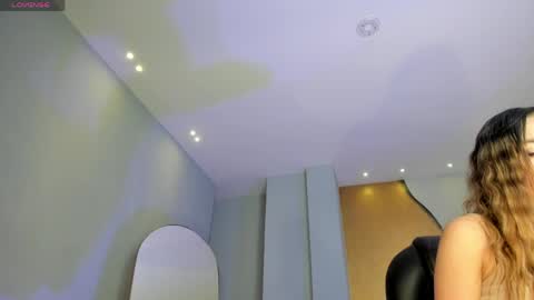 Lisa  Flowers online show from 05-22-26, 10:54