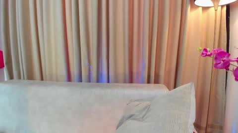 Snapshot of lisahadwiin chatting on 02-15-25, 09:37 LisaHadwiin online show from 02-15-25, 09:37