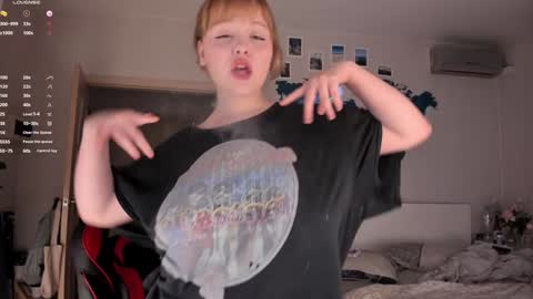 Snapshot of lisalaas chatting on 12-04-24, 01:31 -Lisa- Help me to reach 100 thumbs up3 online show from 12-04-24, 01:31