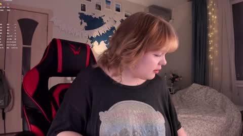 Snapshot of lisalaas chatting on 12-07-24, 02:35 -Lisa- Help me to reach 100 thumbs up3 online show from 12-07-24, 02:35