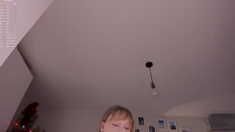 Snapshot of lisalaas chatting on 01-04-25, 02:25 -Lisa- Help me to reach 100 thumbs up3 online show from 01-04-25, 02:25