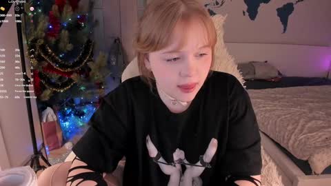 Snapshot of lisalaas chatting on 01-10-25, 06:28 -Lisa- Help me to reach 100 thumbs up3 online show from 01-10-25, 06:28