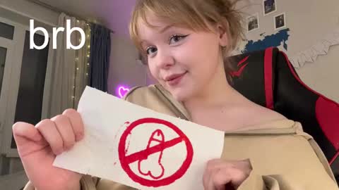 Snapshot of lisalaas chatting on 02-16-25, 09:27 -Lisa- Help me to reach 100 thumbs up3 online show from 02-16-25, 09:27