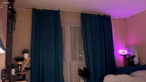 Snapshot of lisalaas chatting on 09-18-25, 09:39 -Lisa- Help me to reach 100 thumbs up3 online show from 09-18-25, 09:39