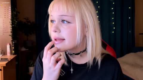 Snapshot of lisalaas chatting on 10-02-25, 04:14 -Lisa- Help me to reach 100 thumbs up3 online show from 10-02-25, 04:14