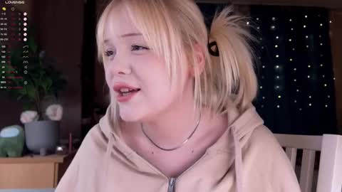 Snapshot of lisalaas chatting on 02-05-26, 08:35 -Lisa- Help me to reach 100 thumbs up3 online show from 02-05-26, 08:35