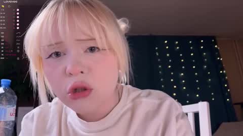 Snapshot of lisalaas chatting on 02-28-26, 09:27 -Lisa- Help me to reach 100 thumbs up3 online show from 02-28-26, 09:27