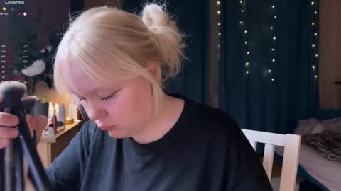 -Lisa- Help me to reach 100 thumbs up3 online show from 03-29-26, 08:09