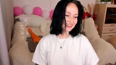 Snapshot of lisamooore chatting on 05-06-26, 05:29 Lisa Moore online show from 05-06-26, 05:29
