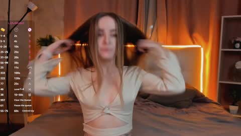 Snapshot of lisanelsona chatting on 12-30-24, 01:37 Hello our names are Kate and Alice this is our first day here. online show from 12-30-24, 01:37