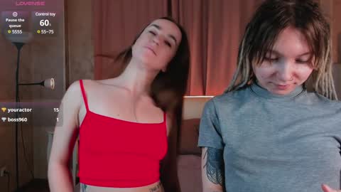 Snapshot of lisanelsona chatting on 01-11-25, 06:14 Hello our names are Kate and Alice this is our first day here. online show from 01-11-25, 06:14