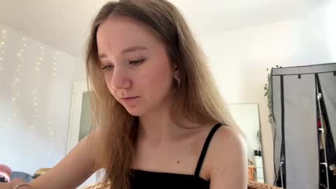 Snapshot of lisasmall chatting on 06-14-26, 04:09 lisasmall online show from 06-14-26, 04:09