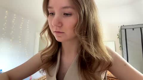 Snapshot of lisasmall chatting on 06-17-26, 04:19 lisasmall online show from 06-17-26, 04:19