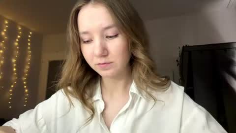 Snapshot of lisasmall chatting on 06-19-26, 06:12 lisasmall online show from 06-19-26, 06:12