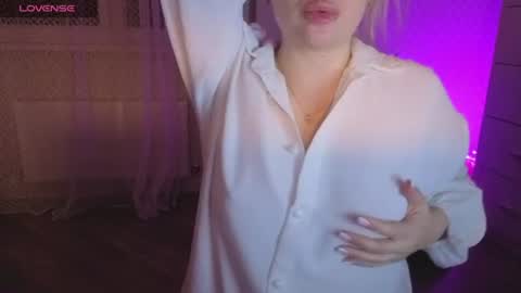 Snapshot of lisenok26 chatting on 07-23-26, 11:46 Anna online show from 07-23-26, 11:46