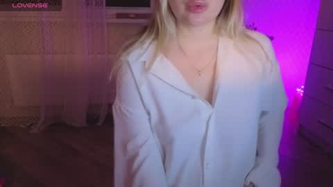 Snapshot of lisenok26 chatting on 07-25-26, 12:31 Anna online show from 07-25-26, 12:31