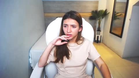 Liseth Fox online show from 12-13-24, 01:15