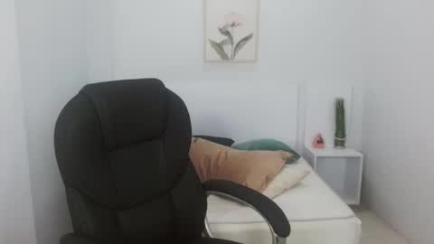 Snapshot of liseth_fox chatting on 01-31-25, 12:18 Liseth Fox online show from 01-31-25, 12:18