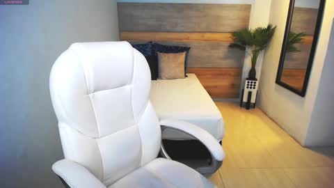 Snapshot of liseth_fox chatting on 02-25-25, 01:20 Liseth Fox online show from 02-25-25, 01:20