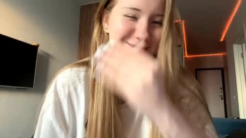 Snapshot of lisi_kiss_ chatting on 05-21-26, 05:31 Aurora online show from 05-21-26, 05:31