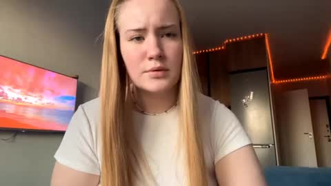 Snapshot of lisi_kiss_ chatting on 05-24-26, 06:13 Aurora online show from 05-24-26, 06:13