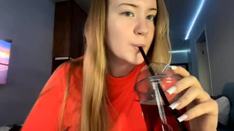 Snapshot of lisi_kiss_ chatting on 05-26-26, 05:53 Aurora online show from 05-26-26, 05:53