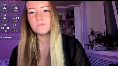 Snapshot of lisi_kiss_ chatting on 07-20-26, 06:21 Aurora online show from 07-20-26, 06:21