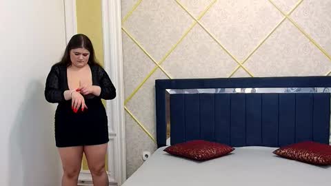 Lisa online show from 09-17-25, 04:19