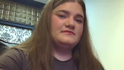 Lisa online show from 11-18-25, 03:38