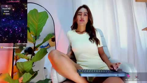 Snapshot of lissajade chatting on 09-14-25, 05:12 Lissa online show from 09-14-25, 05:12