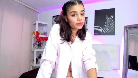 Snapshot of lissbrown chatting on 02-18-25, 12:39 Liss Brown online show from 02-18-25, 12:39
