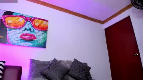 Snapshot of lissbrown chatting on 12-19-25, 01:29 Liss Brown online show from 12-19-25, 01:29