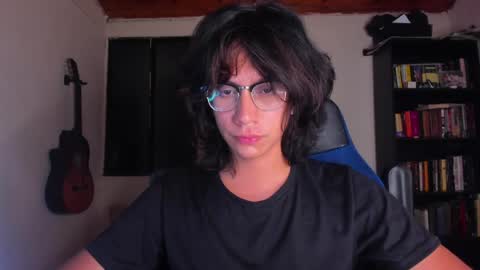 Snapshot of literateboy chatting on 05-01-26, 01:43 Literateboy online show from 05-01-26, 01:43