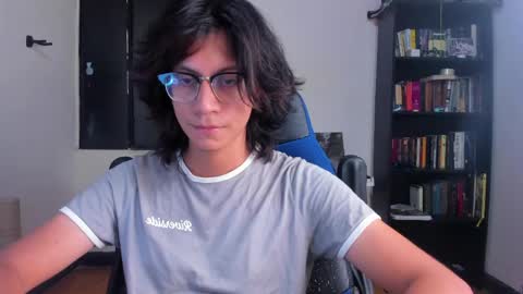Snapshot of literateboy chatting on 05-10-26, 01:44 Literateboy online show from 05-10-26, 01:44