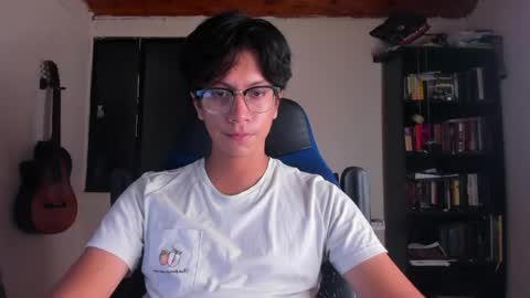 Snapshot of literateboy chatting on 06-01-26, 01:40 Literateboy online show from 06-01-26, 01:40